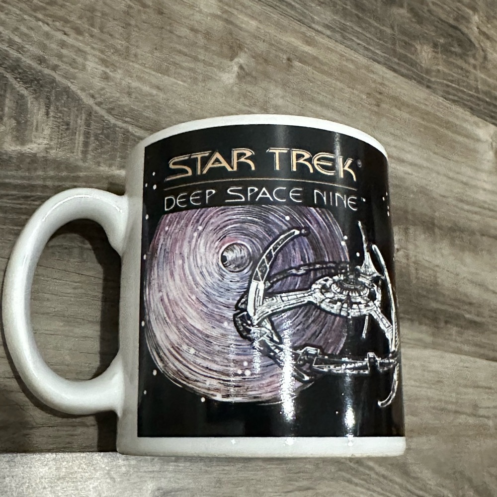 Vintage Star Trek: Deep Space Nine Mug – Episode 410 “Move Along Home”